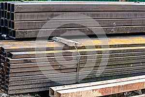 Rectangular metal pipe