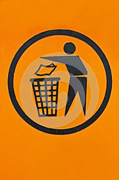 Recycle bin sign