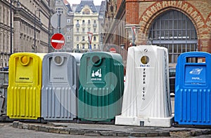 Recycle bins for waste segregation