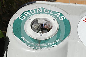 Recycling bins for glas