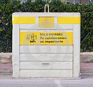 Recycling tins and cans