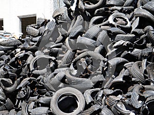 Recycling tires