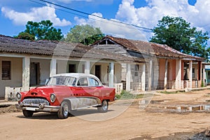 Red American classic car in Santa Clara Cuba - Serie Kuba Reportage photo