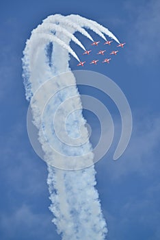 Red arrows display team