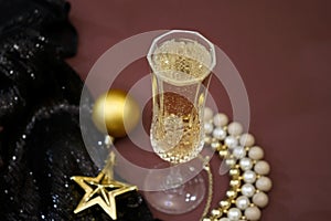 red background wineglass glass champagne bijouterie dress decor gold star ball