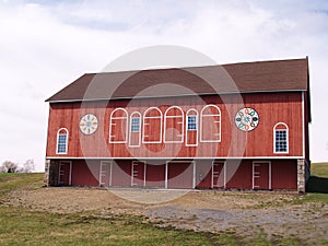 Red barn with Pennsylvania dutch hex sign
