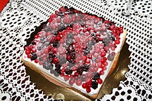 Red berry cake