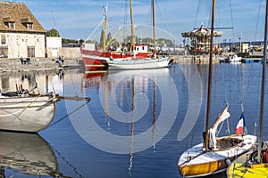 Red Boat Sailboats Waterfront Reflection Inner Harbor Honfluer France