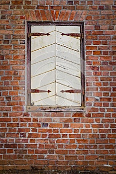 Red brick wall and shuttered window of the frontier outpost at Oconee Station