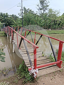 The red bridge that motorbikes are not allowed to pass