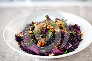 Red cabbage cooked with raisins, walnuts and thyme