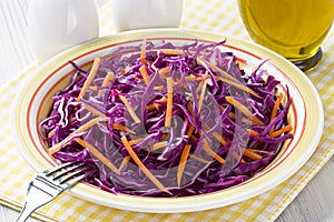 Red cabbage salad