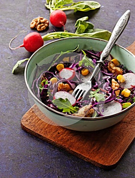 Red cabbage salad