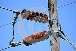 Red ceramic insulators