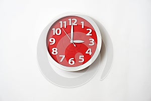 The red clock shows 3 o`clock.