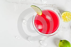 Red cosmopolitan cocktail with lime