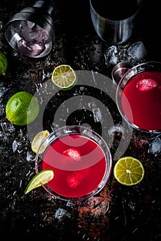 Red cosmopolitan cocktail with lime