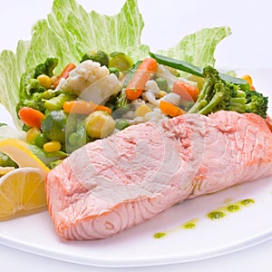 Red fish with boiled vegetable