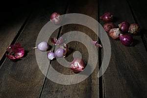 Red garlics spread on wooden table