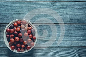 Red gooseberries in a bowl