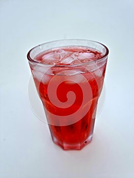 Red grape juice mixed with soda water with ice  It is a delicious, sweet, cool fruit juice.
