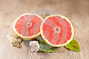 Red grapefruit and leaf on wood