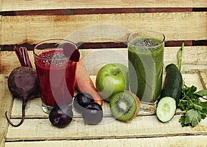 Red and green antioxidant smoothies