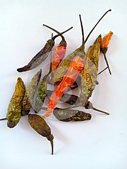 Red and green cayenne pepper that becomes dry due to oxidation process
