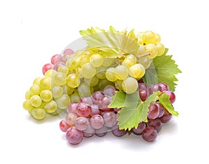 Red and green grapes with leaves