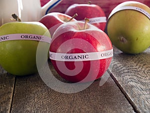 Red & green organic apples