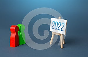 Red and green people look at easel 2022 year. Summing up, analytics and forecasting. Report presentation. Summarizing. Analysis