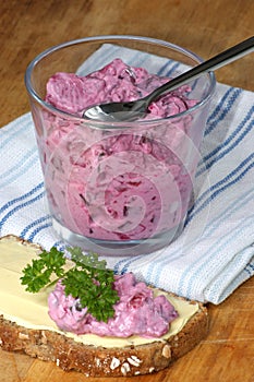 Red herring salad on soda bread