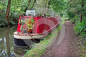 Red house boat along the Stratford upon Avon Canal