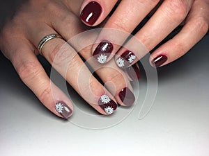 red manicure with delicate white snowflakes