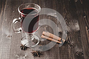 red Mulled wine, spices/red Mulled wine, spices on a dark wooden background
