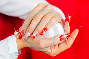 Red nails decorated for your fantastic Christmas