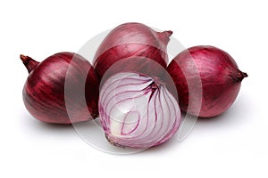 Red onions with slices