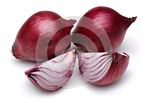 Red onions with slices