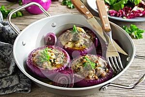 Red onions stuffed with goat cheese