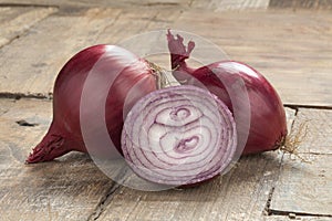 Red onions photo