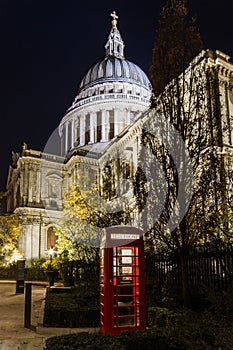 Red Phone Booth in front of St. Pauls Cathedral