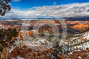 Red rocks and snow in the Bryce Canyon National Park, Utah