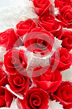 Red roses on wedding cake