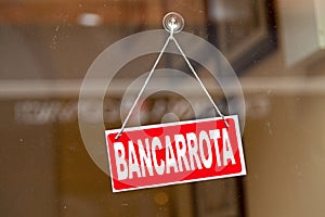 Bankruptcy sign written in Spanish photo