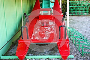 Red skate or moscone, rowing carry-over vessel for recreation at sea or used by the lifeguard