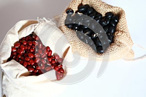 Red soy beans and black soy beans In the cloth belt