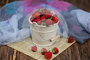 Red strawberies in bowl