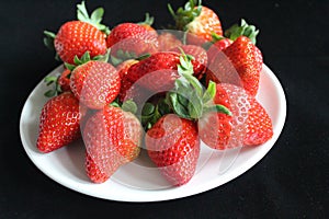 Red strawberry fruit green healthy nutrition delicious dessert photo