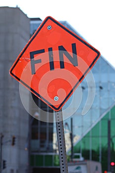 Red street sign displaying the word "fin"