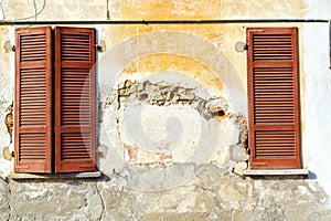 red varano abstract sunny day wood venetian blind in th